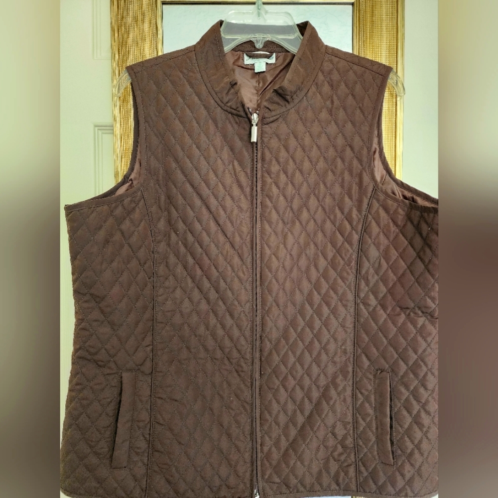 Vest, brown, quilted.